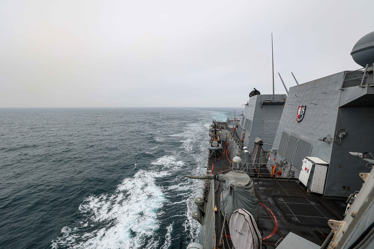 勃克級飛彈驅逐艦芬恩號穿越台灣海峽 （圖：取自美軍第7艦隊官方臉書）