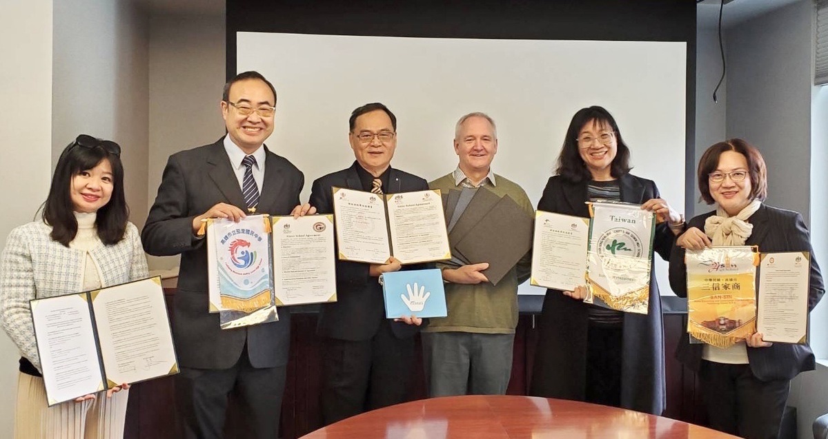 高雄、台中中學聯與聖約翰香娜根湖中學締結姐妹校。 圖：高雄市教育局/提供