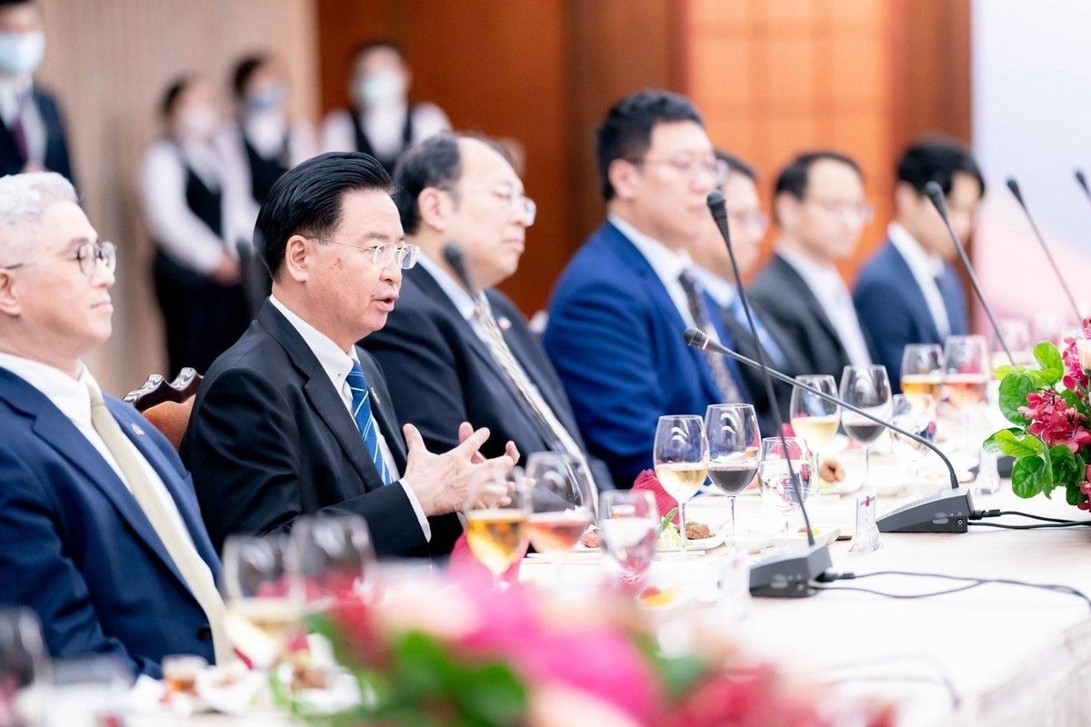 吳釗燮向訪團表達，希望訪團透過此行深刻瞭解台灣民主自由的生活方式及蓬勃發展的公民社會，並進一步拓展雙邊實質合作。 圖：外交部/提供
