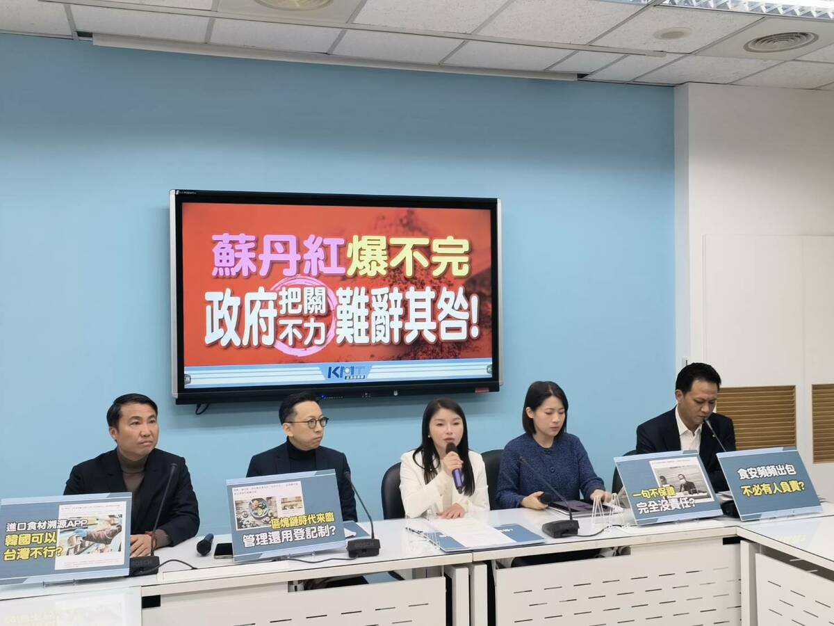 國民黨團召開記者會，不滿蘇丹紅食安風暴至今，沒有官員負起政治責任。 圖：國民黨立法院黨團/提供