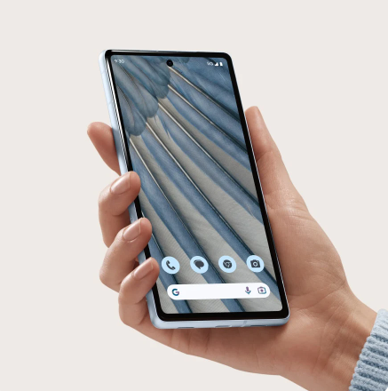 外媒《Phonearena》認為性價比最高的是Google的「Pixel 7a」，在台灣這款手機售價是14,990元。 圖：翻攝自Google 官網
