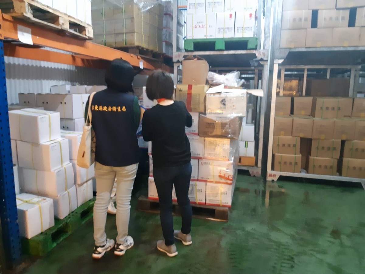 屏縣稽查晨欣食品公司。 圖：屏東縣政府/提供