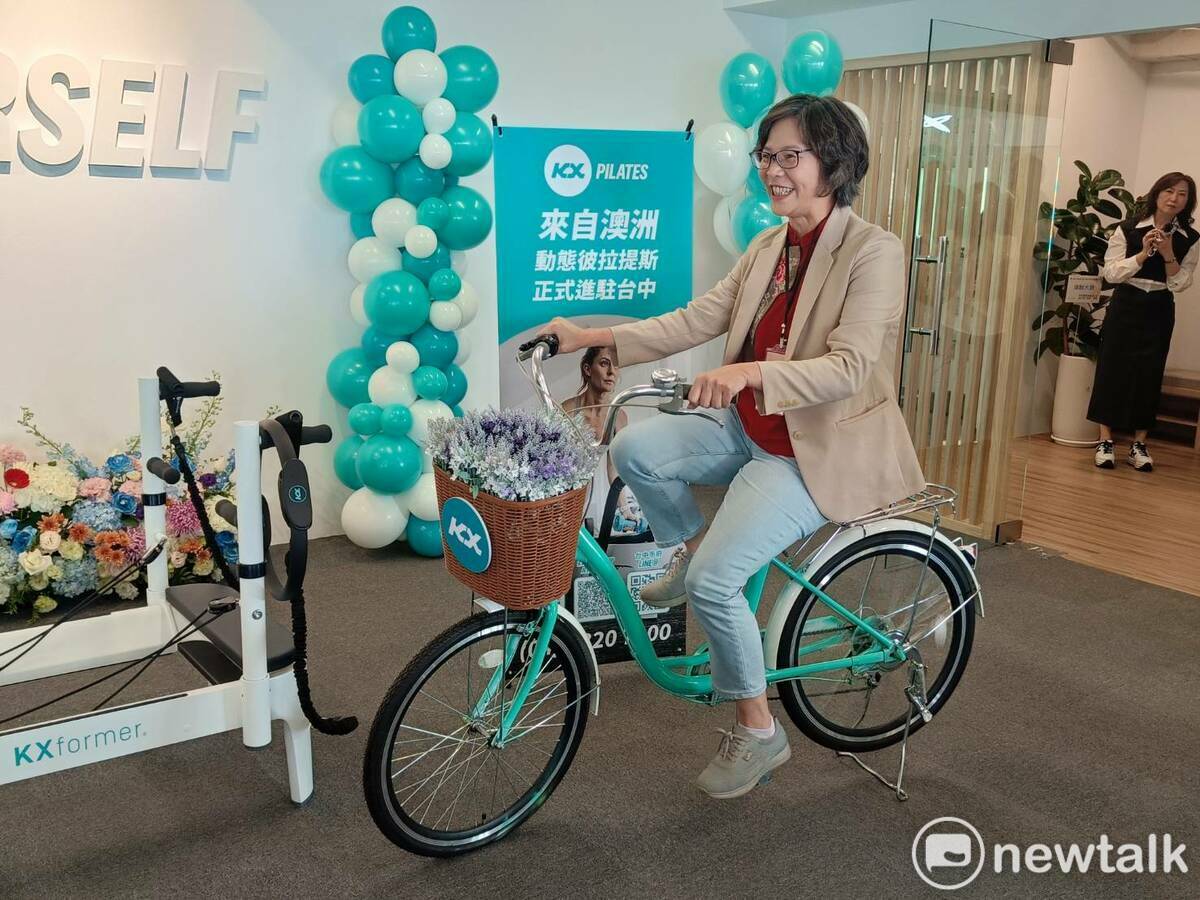 蔡壁如出席民間運動中心開幕，運動中心的色調恰巧和民眾黨的主視覺色調完全相同。 圖：唐復年／攝