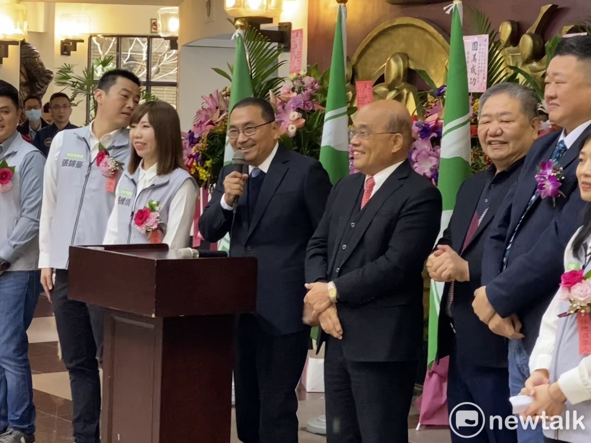 前行政院長蘇貞昌與新北市長侯友宜今在民進黨新北市議會黨團幹部交接典禮同台。 圖：周煊惠 / 攝