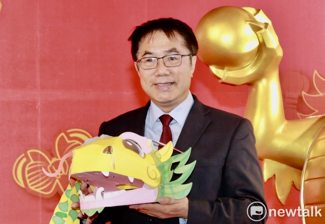 崑山科技大學量化研究中心今日公布台南市施政滿意度等民調數據。其中，有近7成的市民朋友對「黃偉哲市長的施政表現」感到滿意，更有超過8成的市民對台南有光榮感。 圖：台南市政府提供