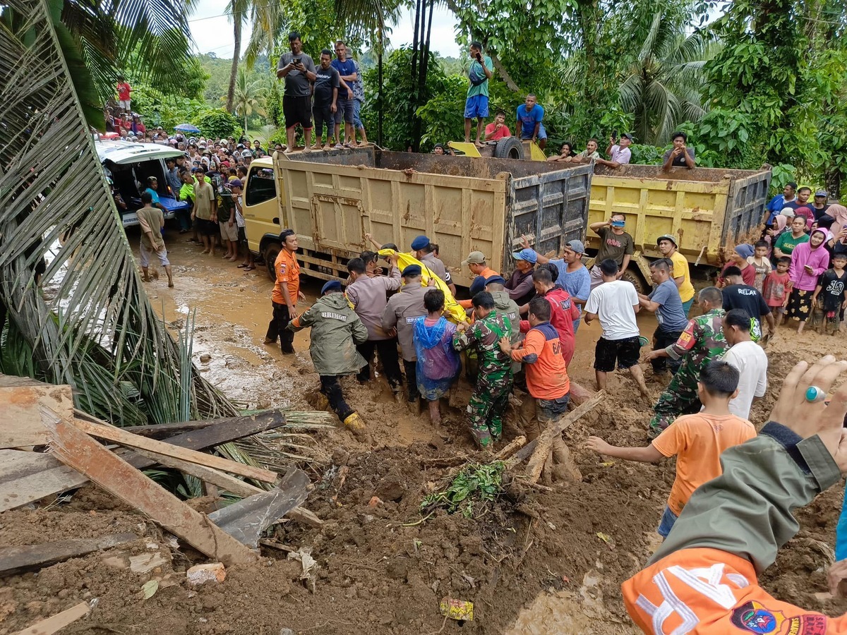 印尼雨季好發的天災造成至少 19 人死亡、7 人失蹤。 圖：印尼國家災害管理局臉書
