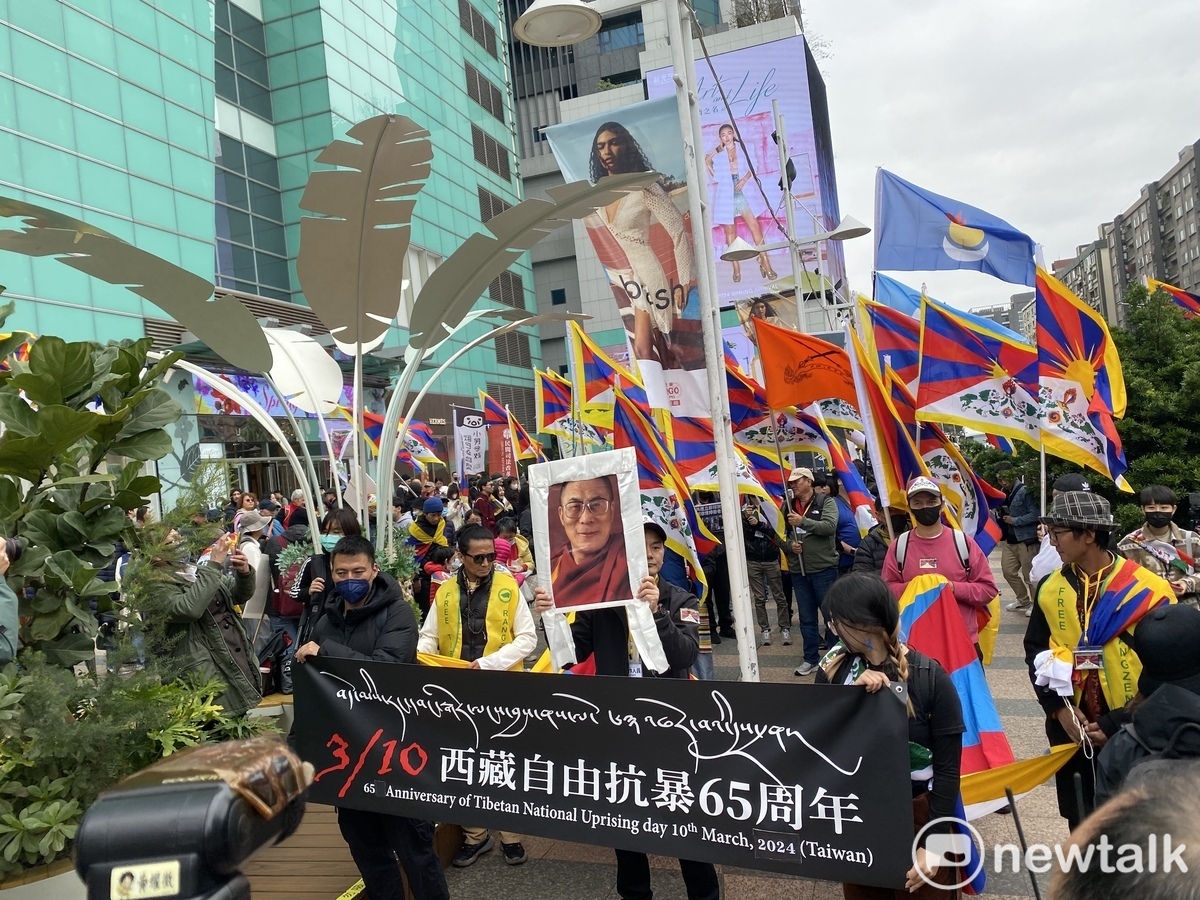 由在台藏人福利協會、西藏青年會台灣分會主辦「西藏的未來、世界的未來——西藏抗暴65週年大遊行」今日舉行。 圖：周煊惠 / 攝