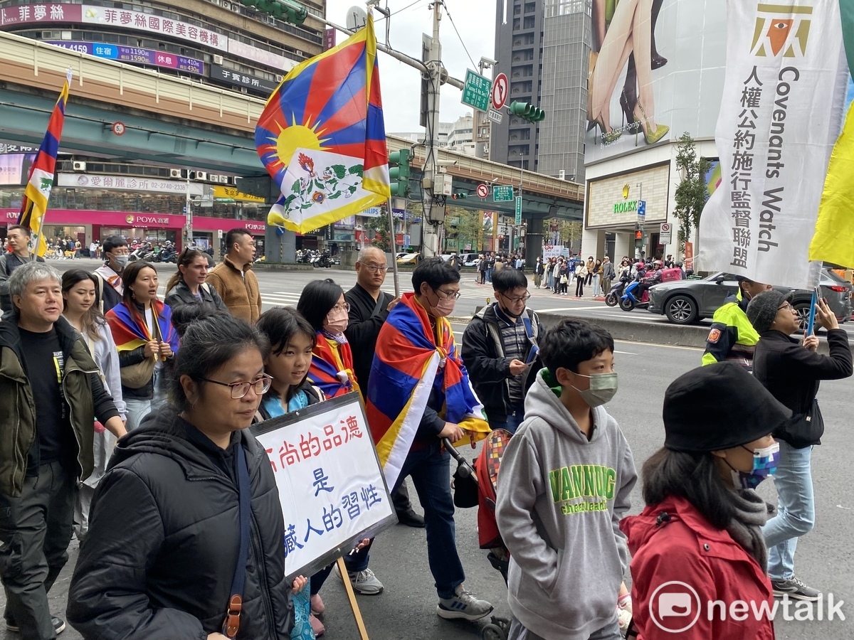 由在台藏人福利協會、西藏青年會台灣分會主辦「西藏的未來、世界的未來——西藏抗暴65週年大遊行」今日舉行，曾遭中國關押的NGO工作者李明哲也到場聲援。 圖：周煊惠 / 攝（資料照）