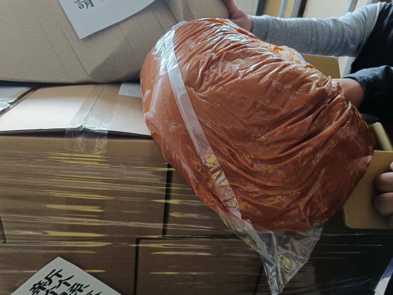 新竹縣政府獲報津棧公司非法進口含有致癌物蘇丹紅的辣椒粉2萬多公斤，部分已經運送到新竹縣的「十全特好食品有限公司」。 圖：翻攝自竹縣府官網