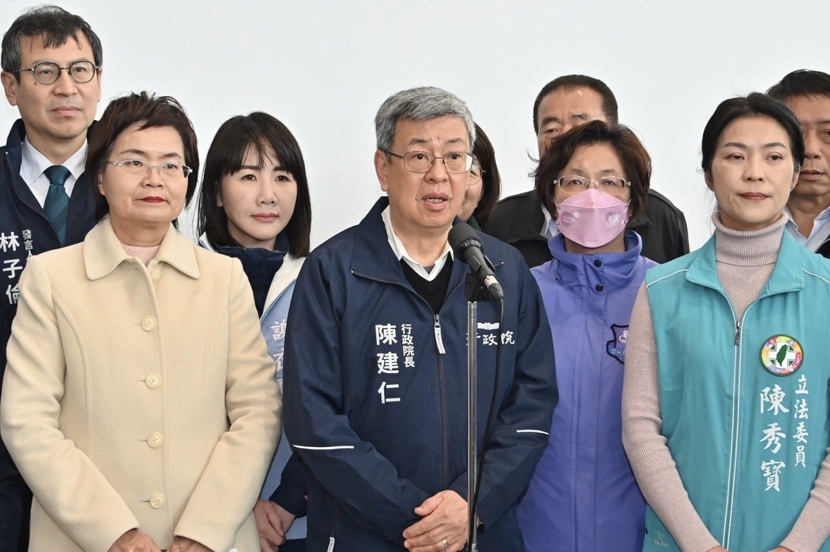 陳建仁赴彰化視察視察台61乙線高架化工程。 圖：行政院提供