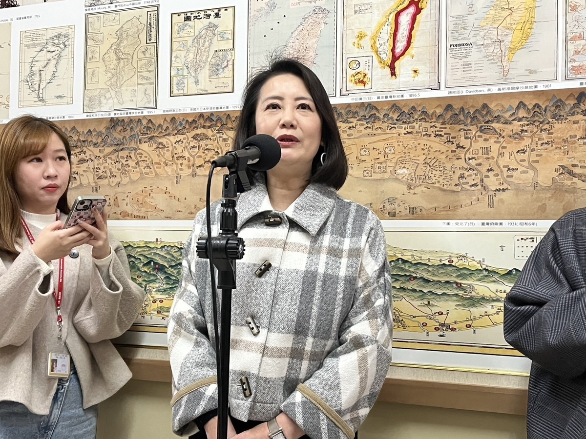 民進黨立委吳思瑤（右）直指，統一是中國的一廂情願。 圖：金大鈞/攝
