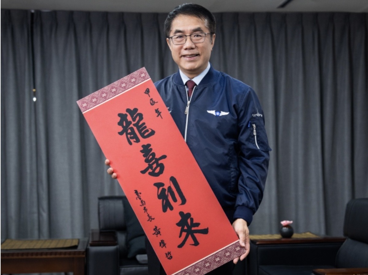 《網路溫度計》彙整2023年12月9日至2024年3月7日，全台22縣市首長在網路上的社群討論文章與新聞報導篇數，分析出網路聲量與好感度，黃偉哲在所有縣市首長口碑調查結果中奪冠。 圖：台南市政府提供（資料照）