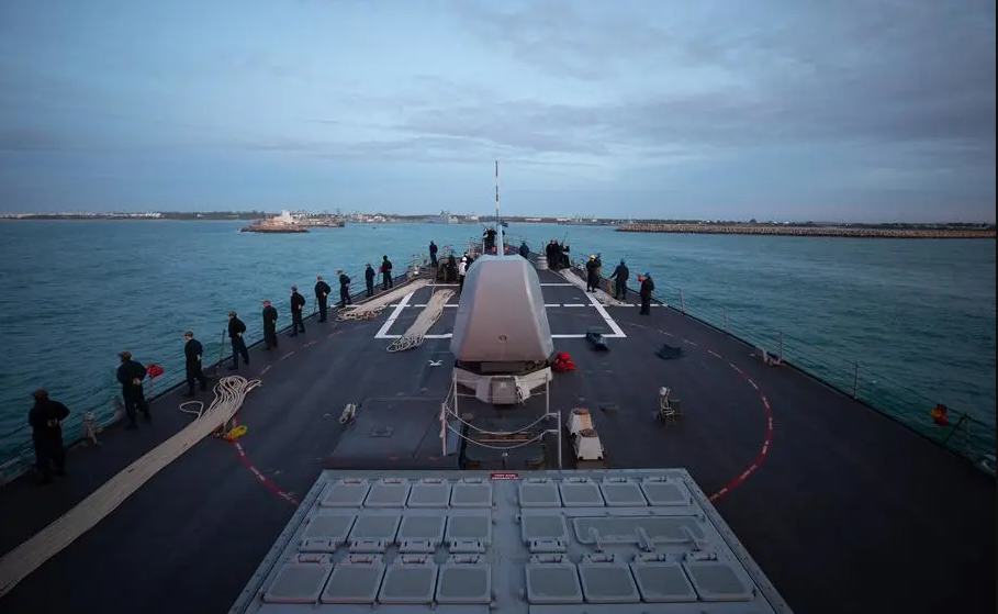自以巴衝突以來，胡塞武裝組織便陸續以無人機或導彈的方式，對紅海地區的多艘西方海軍戰艦發動攻擊。 圖 : 翻攝自騰訊網