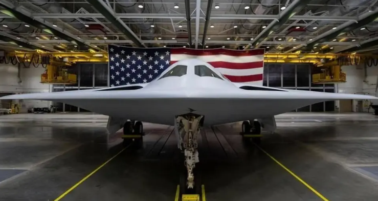 美國新一代隱身戰略轟炸機 B-21「突襲者」。 圖：翻攝自藍星特快