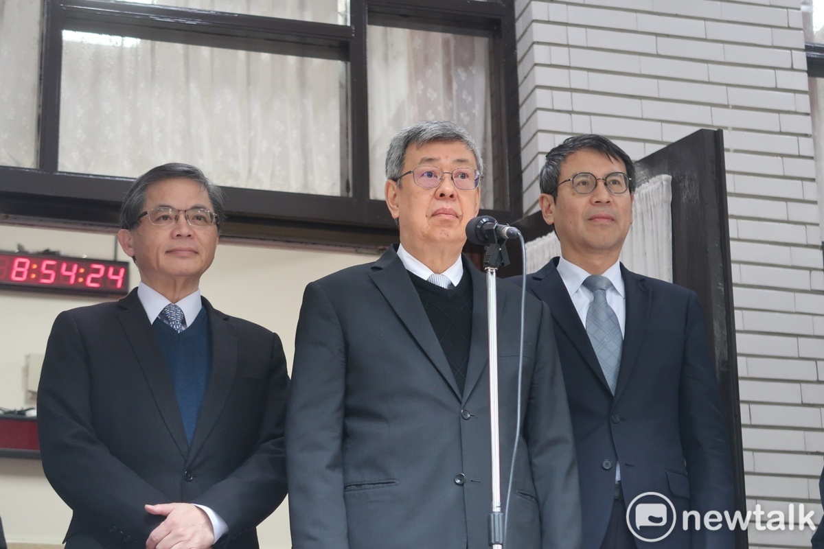 行政院長陳建仁（中） 圖：林朝億/攝