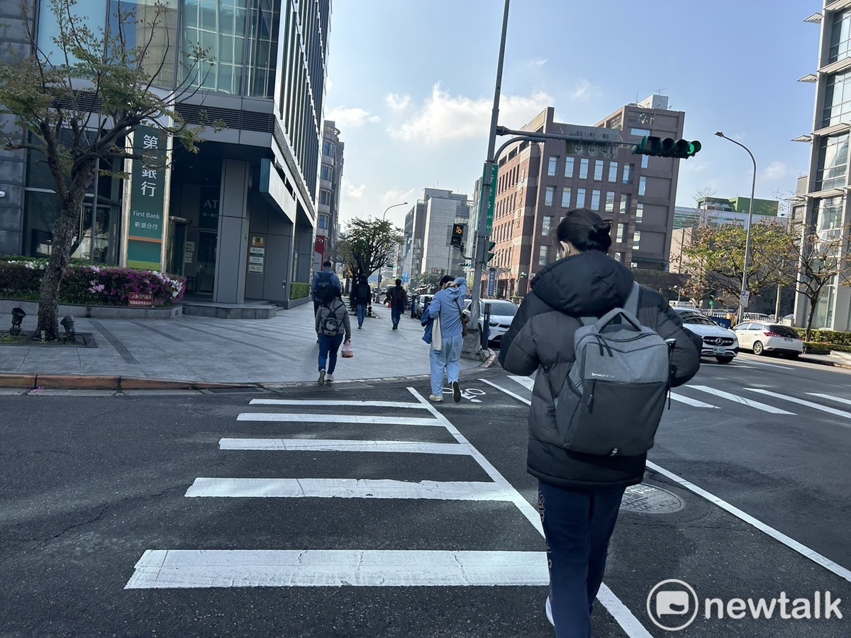 今（12）日大陸冷氣團減弱，北部及宜蘭白天氣溫回升，但各地早晚仍偏冷。 圖：林岑韋／攝（資料照）