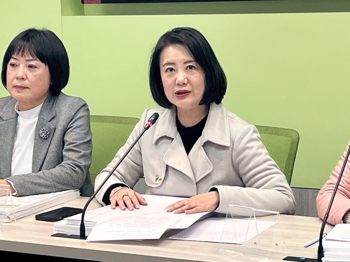 虐童案社工遭上銬移送，民進黨團怒批警方違反比例原則「作秀獵巫」。 圖：金大鈞/攝