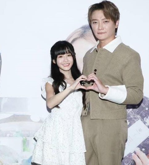 知名樂團F.I.R.資深吉他手阿沁的妻子李汶靜(綽號「花花」)，疑似在台北市住處私藏毒品，遭警方查獲並逮捕到案。 圖：翻攝自花花臉書專頁