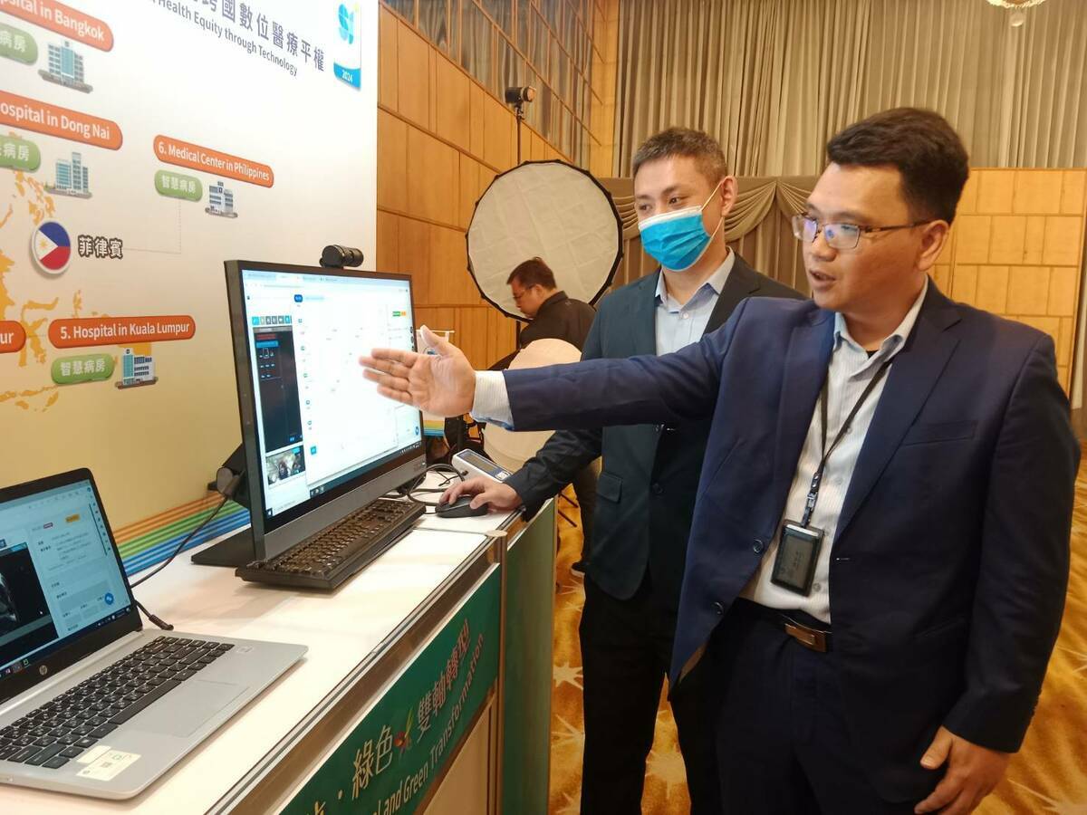 中華電信攤位展示智慧醫療海外解決方案。 圖：孫家銘攝