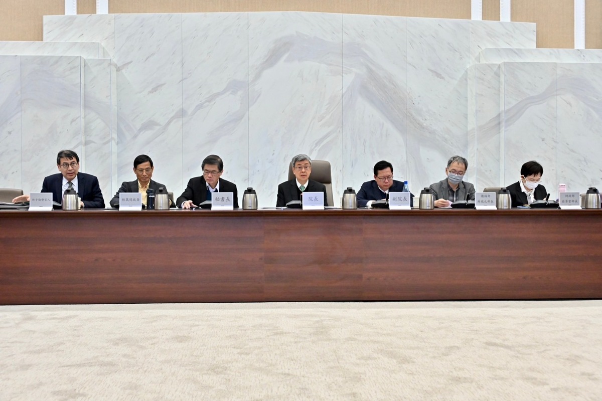 陳建仁13日主持食安會報時，要求擴大蘇丹紅產品清查範圍、嚴懲不肖業者。 圖：行政院提供