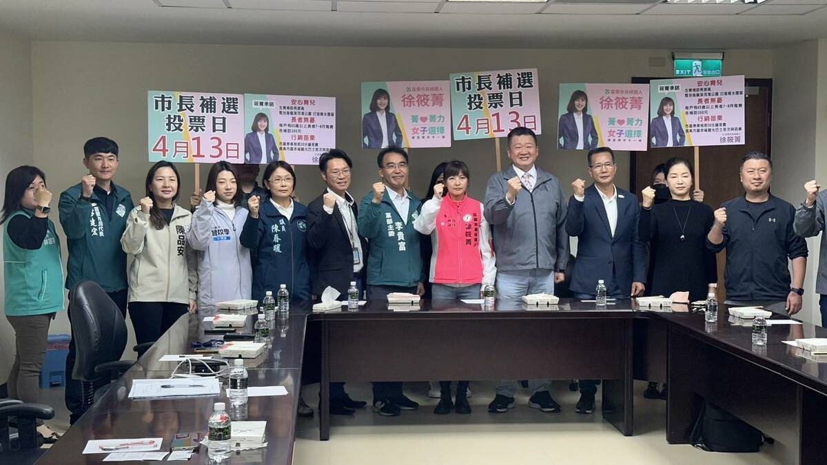 何博文率黨中央幹部赴苗栗替徐筱菁輔選。 圖：民進黨提供
