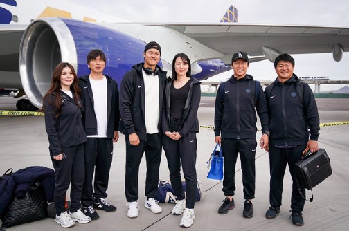 大谷翔平在IG限時動態貼出合照，緊靠身旁的就是外界盛傳為大谷翔平愛妻的日本前女籃球員田中真美子。 圖：翻攝自大谷翔平IG
