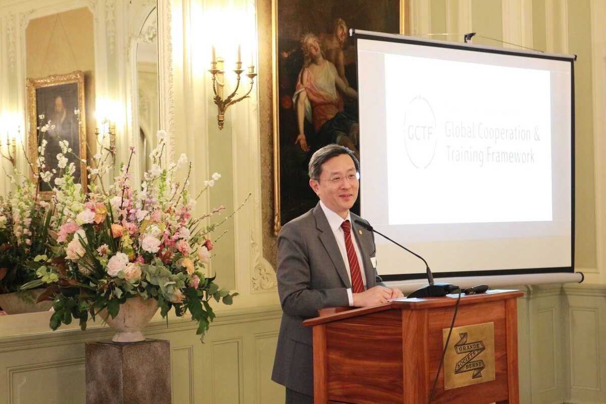 我國駐歐盟兼駐比利時代表李淳進行專題演講。 圖：外交部/提供