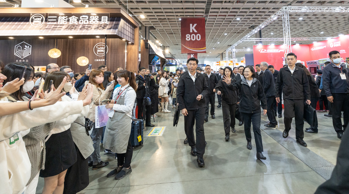 蔡英文前往南港展覽館一館參訪「2024台北國際烘焙暨設備展」。 圖：總統府提供