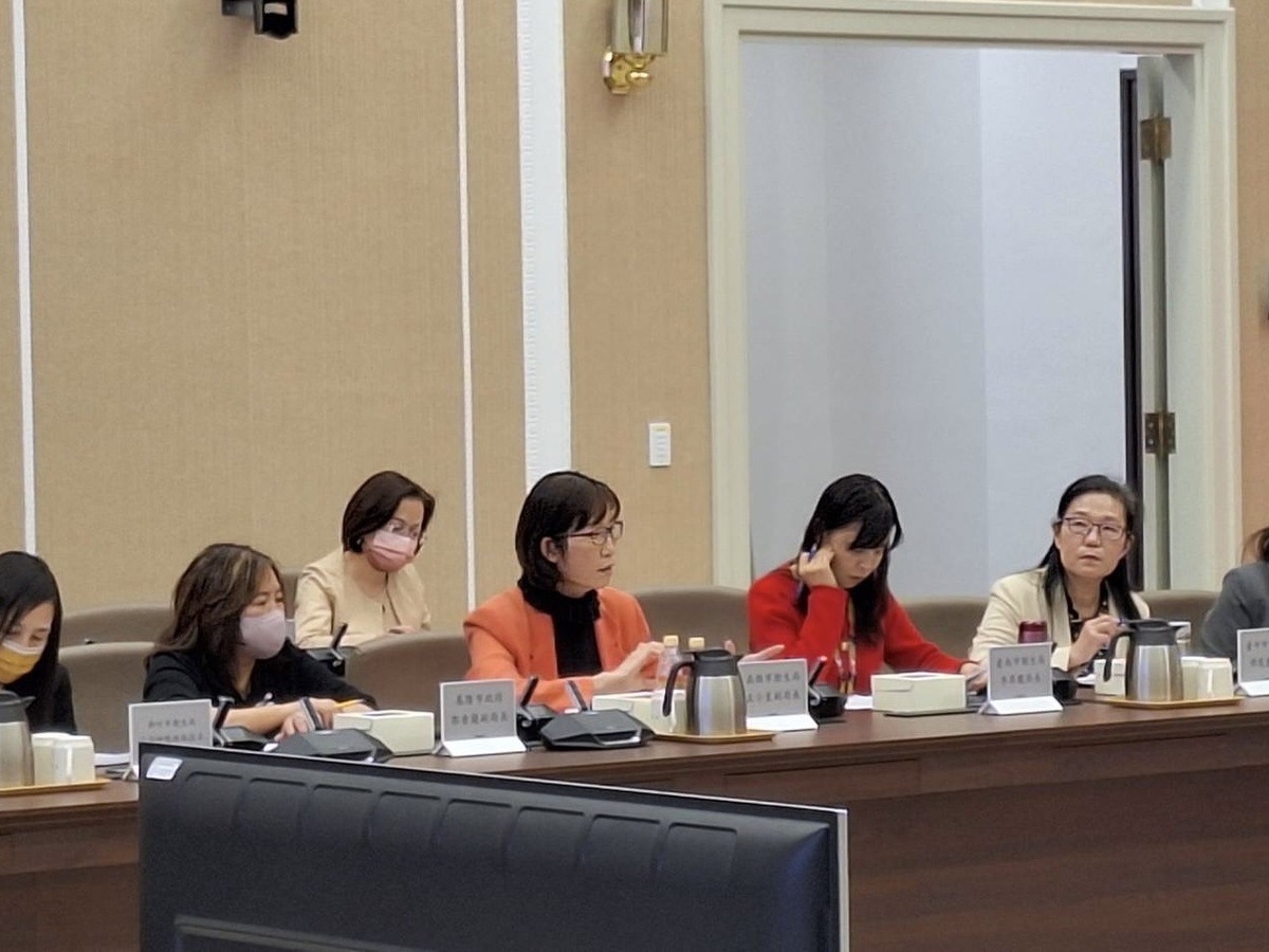 行政院「蘇丹紅事件後續處理食安會議」，地方政府衛生稽查機關也派員與會。 圖：行政院提供