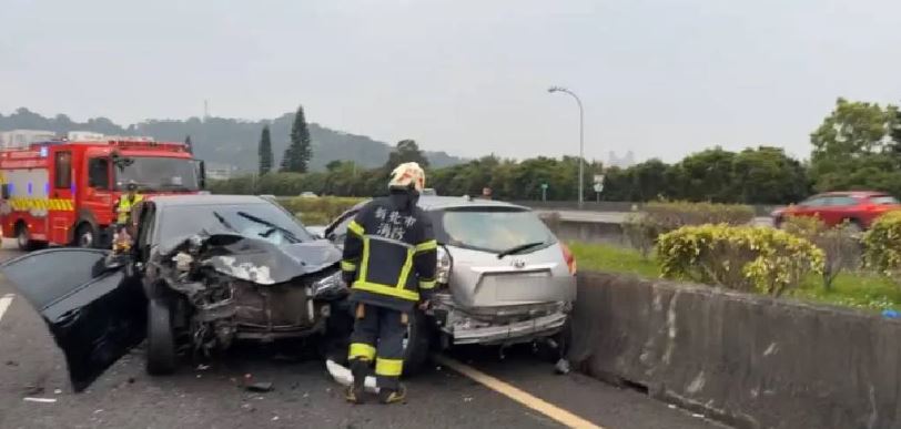 國道3號發生9車追撞事故。 圖：消防局提供