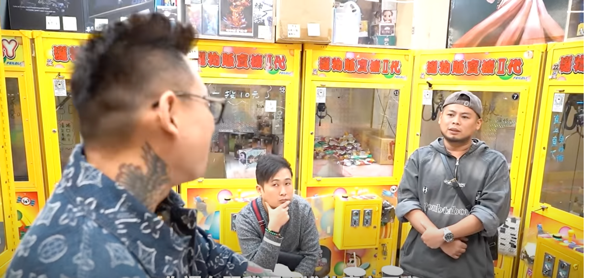 蹦闆昨日發布一則影片，民眾向他踢爆，游否希一番賞活動花了八萬都沒得到且過程還不斷改遊戲規則。 圖：翻攝自蹦闆Youtube