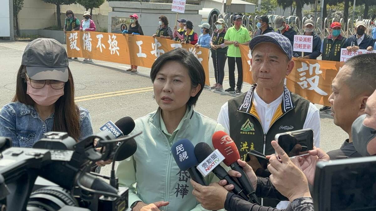 林岱樺(左二)籲行政院在520前核定四輕更新。 圖：林岱樺服務處/提供