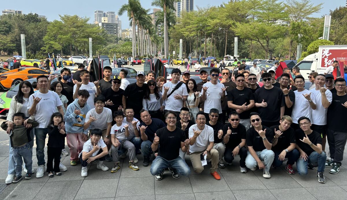 關懷高雄弱勢兒少的超跑車主。 圖：高雄市社會局/提供