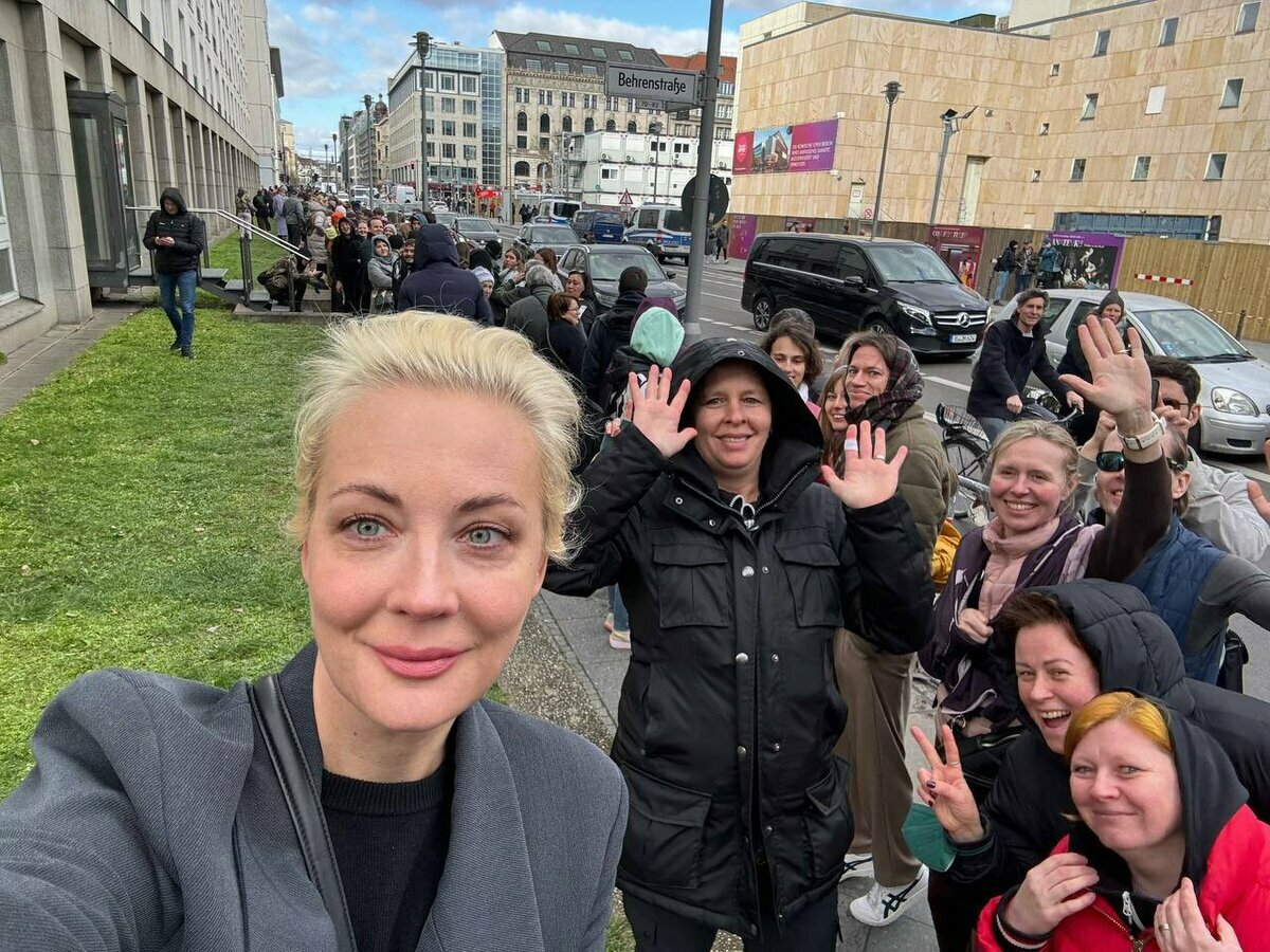 俄羅斯已故異議領袖納瓦尼（Alexei Navalny）的遺孀尤莉雅（Yulia Navalnaya）（左1） 圖：翻攝自尤莉雅 X（前推特）帳號
