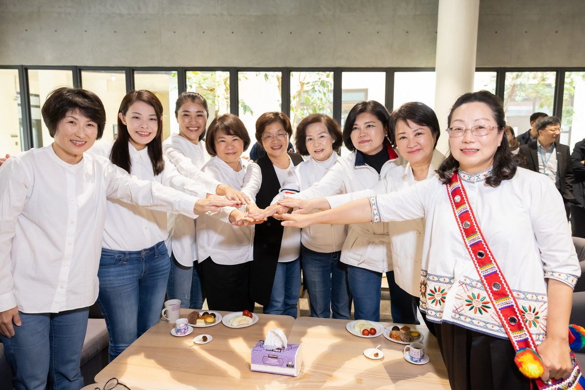 由9位女性縣市長組成的「女力縣市長聯盟」今（18）日齊聚南投縣中興新村。 圖：南投縣政府/提供