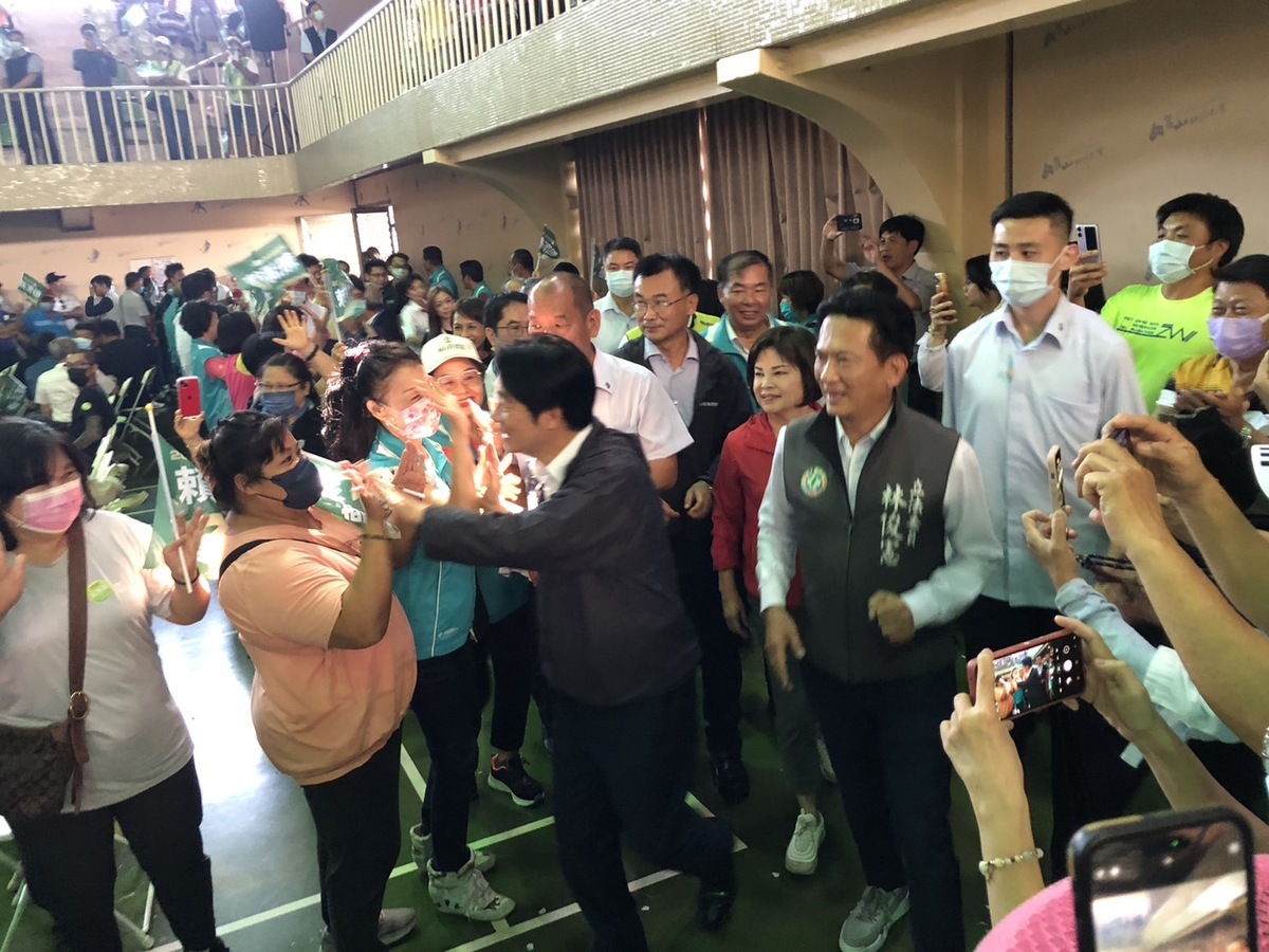 林俊憲向來被視為賴清德的子弟兵，從兩人互動的模式即可充分感受。 圖：黃博郎／攝