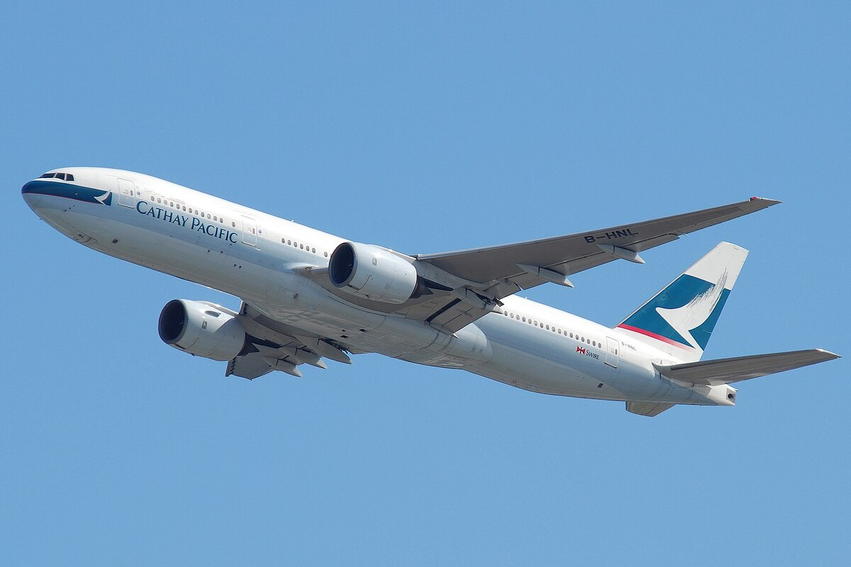 今（19）日，美國聯合航空公司 1 架前往日本的波音 777 客機，因機械故障返回舊金山國際機場。（示意圖） 圖：翻攝自維基百科