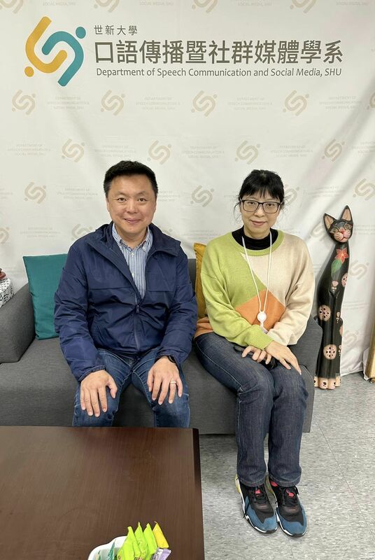前民進黨立委趙天麟卸任後回世新大學行管系任教，19日與口傳系李佩霖系主任午餐，稱李佩霖是「教學上的前輩，給我很多醍醐灌頂的分享」。 圖：翻攝「臉書」趙天麟粉絲專頁