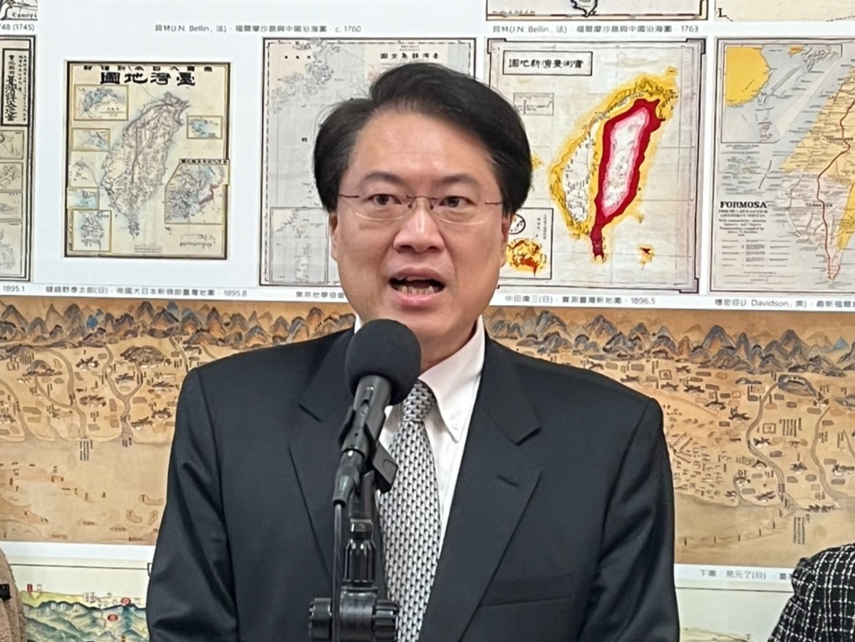 內政部長林右昌指出社宅所得負擔計算降低至20%。 圖：金大鈞/攝