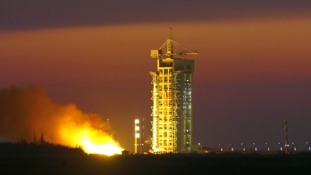 國防部也預告中共明日將在酒泉衛星基地發射衛星火箭並穿越我防空識別區（示意圖）。 圖：翻攝新華網