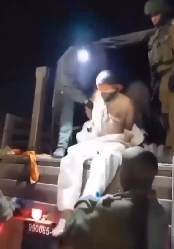 以軍抓獲哈瑪斯成員。 圖：翻攝自以色列戰爭