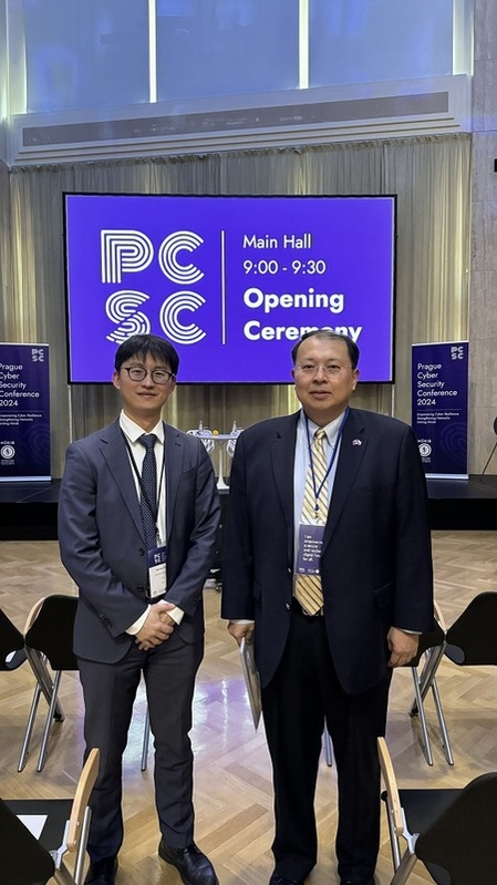 數位發展部次長闕河鳴與資通安全署副署長鄭欣明率團出訪捷克，於當地時間19、20日出席2024年布拉格資安大會（Prague Cyber Security Conference 2024）。 圖：數位部提供