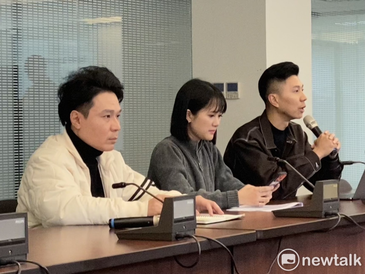 民眾黨組織發展部主任黃成峻（左起）、新聞部主任吳怡萱、黨發言人李頂立。 圖：周煊惠 / 攝