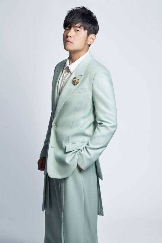 111年網易旗下遊戲《天下3》舉辦抽獎就送周杰倫專輯、及演唱會門票，遭周杰倫及其所屬經紀公司杰威爾音樂，認為遊戲活動未獲得授權就舉辦活動，屬於不正當競爭，還有誤導的可能，因此向對網易提起訴訟。昨日一審結果出爐，周杰倫敗訴。 圖：取自周杰倫粉絲團