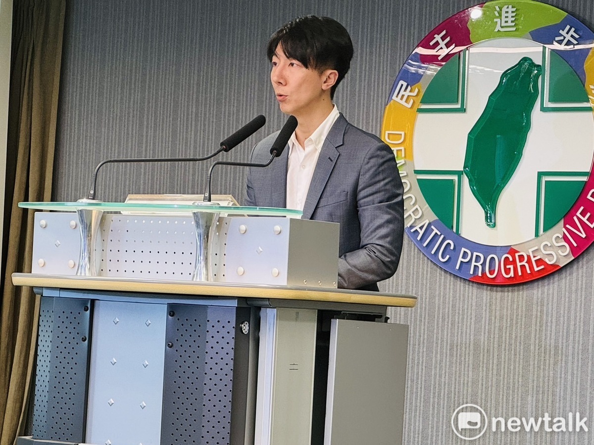 民主進步黨今(20)日召開中常會，黨發言人吳崢轉述黨主席賴清德致詞。 圖：謝莉慧/攝