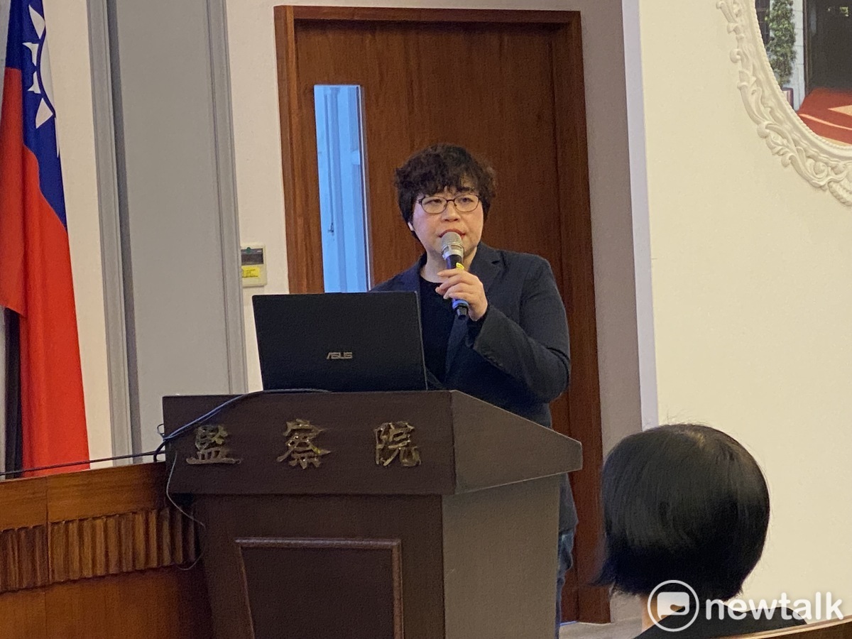 監委葉大華、王麗珍、張菊芳上午舉行「南投某國小校長性侵案糾正南投縣政府」記者會。 圖：周煊惠 / 攝