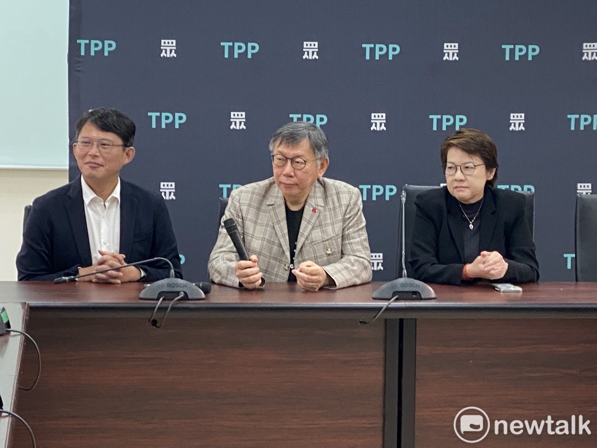 民眾黨團總召黃國昌（左起）、黨主席柯文哲、副總召黃珊珊。 圖：周煊惠 / 攝