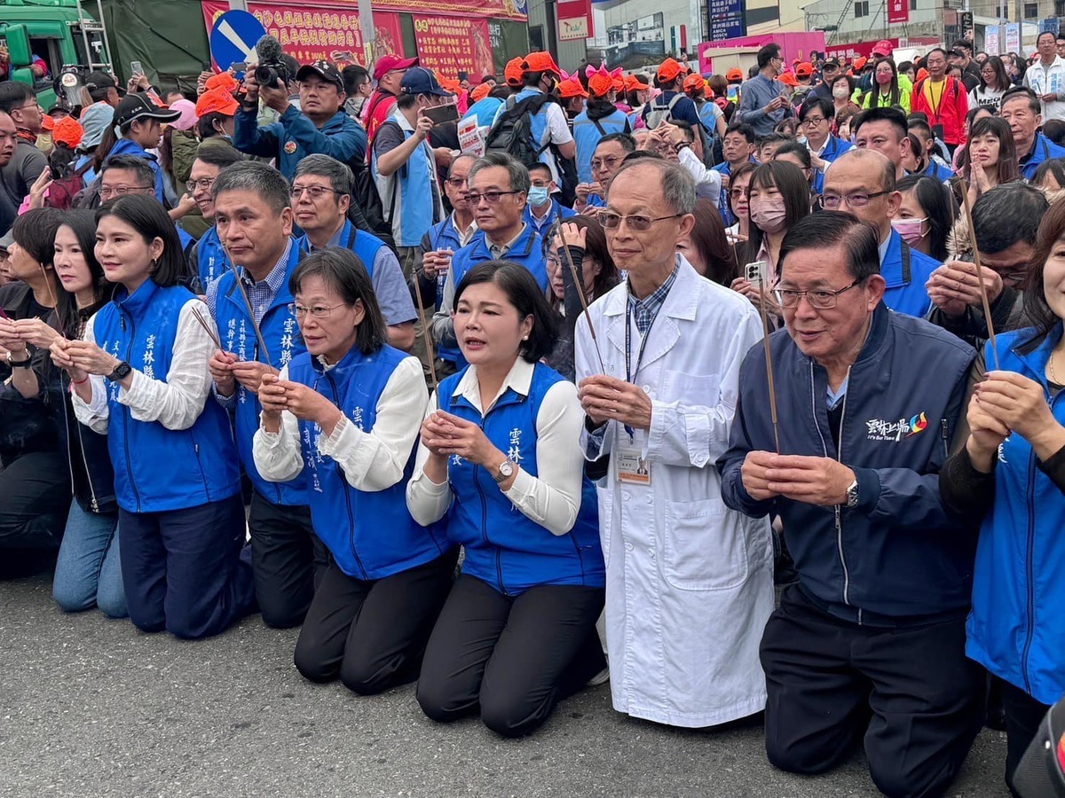 白沙屯媽祖鑾轎今日抵雲林縣府，縣長張麗善率縣府團隊迎接。 圖：張麗善臉書