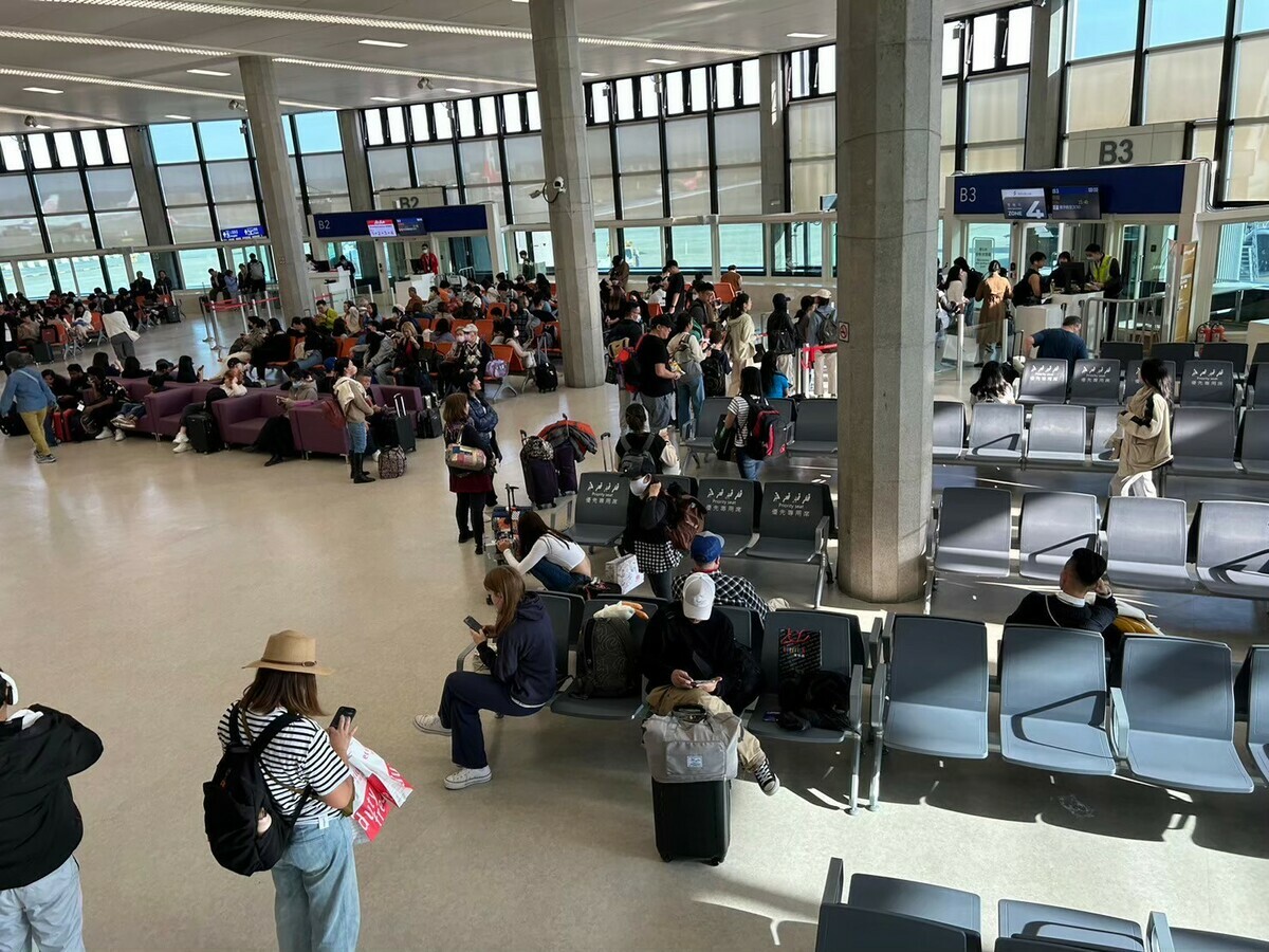 近日傳出台灣出發的旅行團，到日本京都一間燒肉店用餐後，11人疑似食物中毒。對此，交通部觀光署表示，11人已在昨(21)日晚間出院，並繼續行程，預計明日返台。 圖：林岑韋／攝
