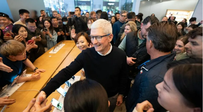 庫克一句「幫媽媽買iPhone」成證據！蘋果被美司法部控壟斷
